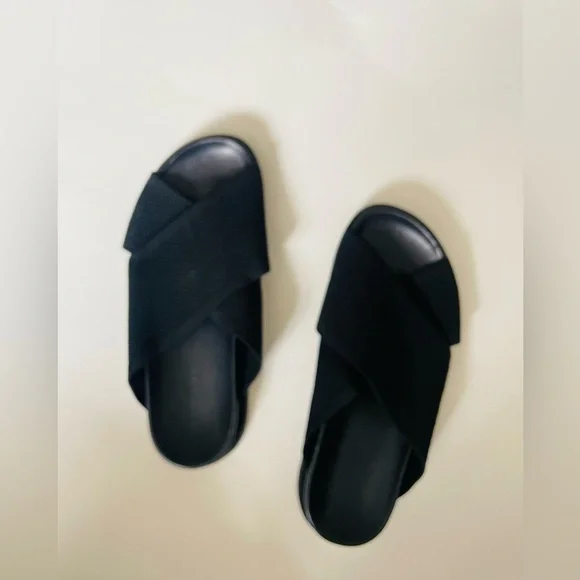Everlane The ReKnit Form Crossover Sandal in Black - Picture 3 of 10